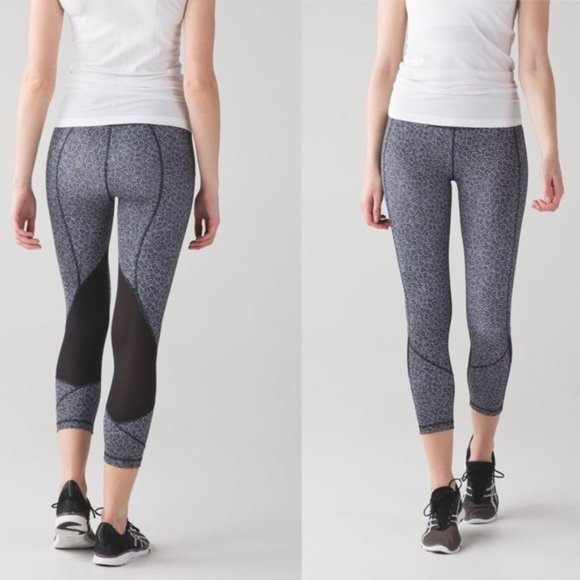 lululemon athletica Pants - Lululemon Pace Rival Crop Freckle Flower Black Sz 6